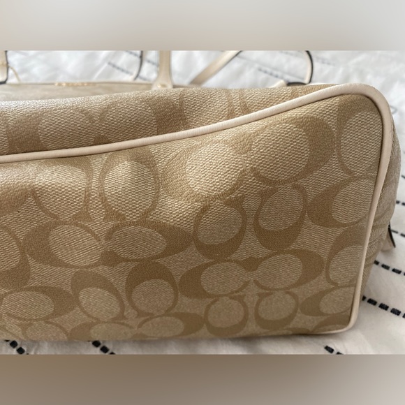 Authentic Coach Drawstring Carryall Bag - Picture 2 of 5